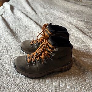 Danner women’s hiking Boots